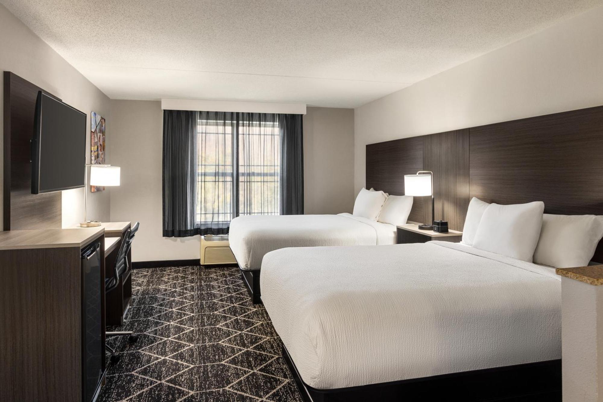 La Quinta Inn & Suites By Wyndham Lake George Eksteriør bilde