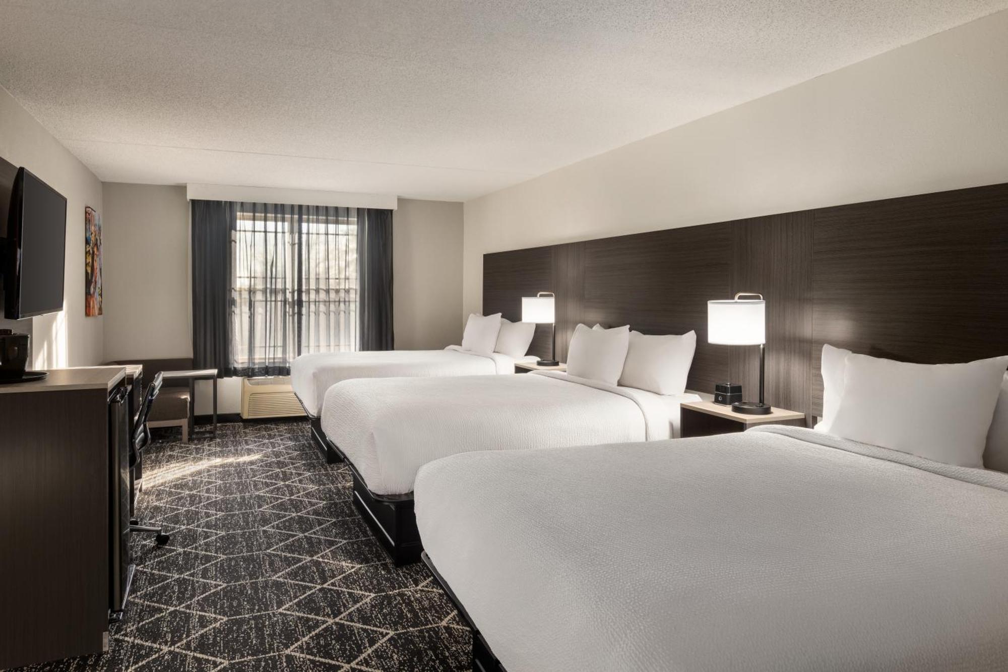 La Quinta Inn & Suites By Wyndham Lake George Eksteriør bilde