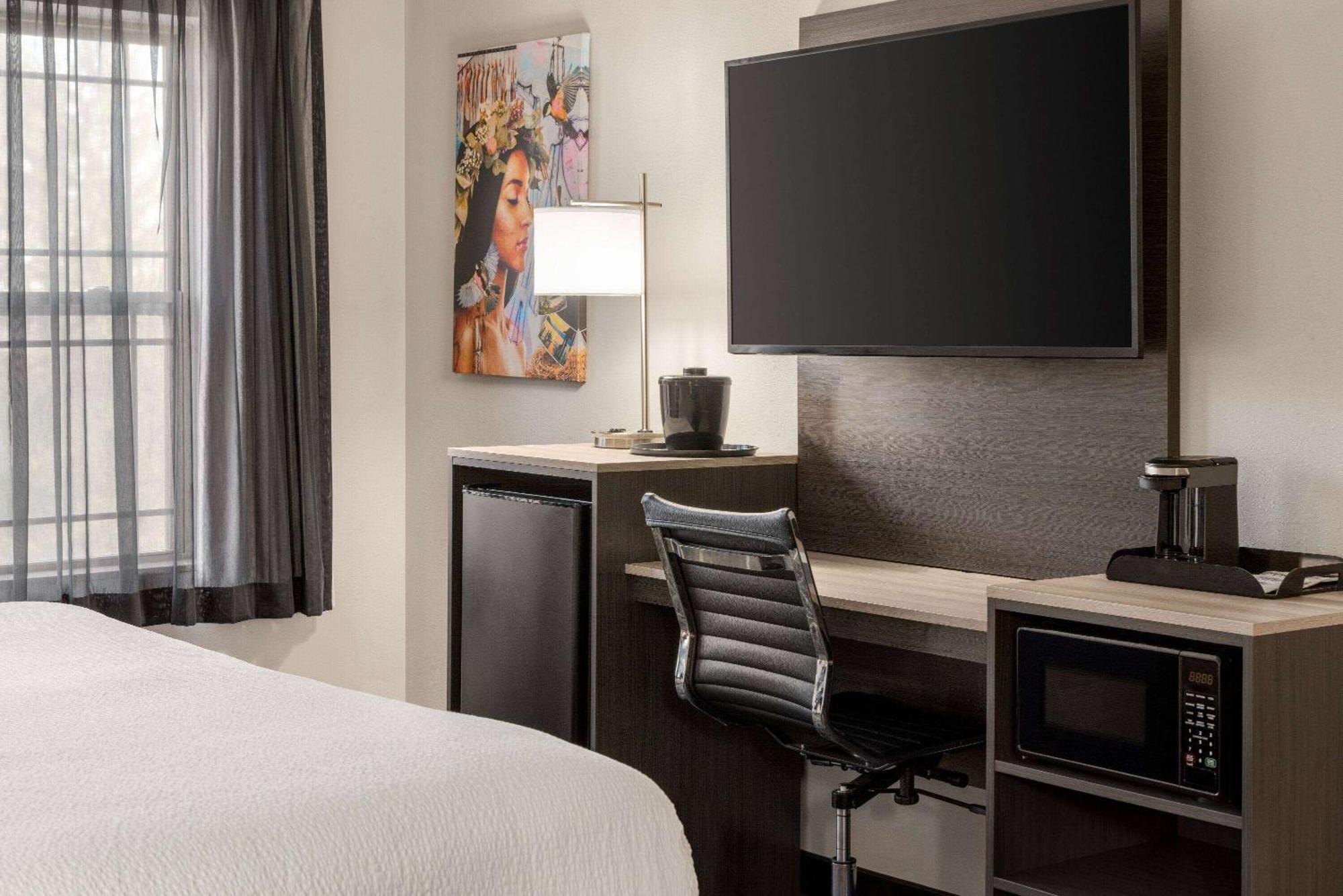 La Quinta Inn & Suites By Wyndham Lake George Eksteriør bilde