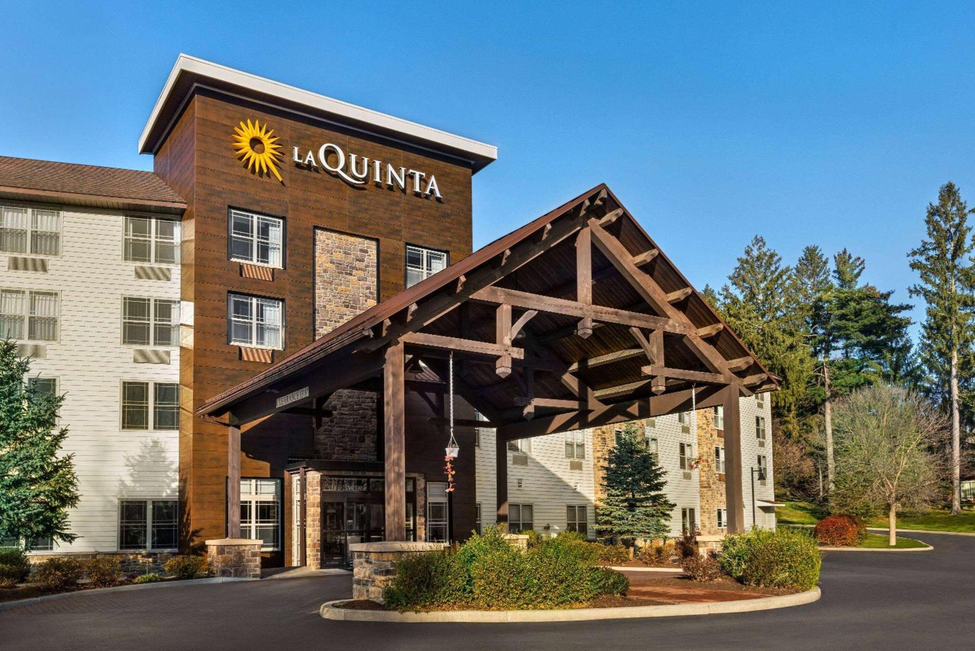 La Quinta Inn & Suites By Wyndham Lake George Eksteriør bilde