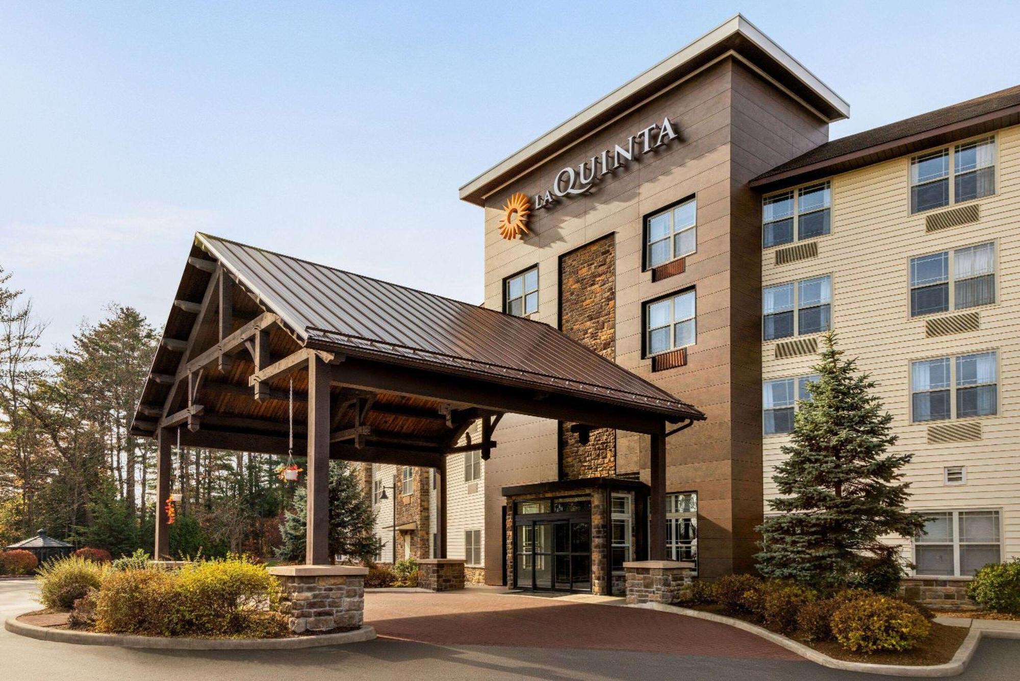 La Quinta Inn & Suites By Wyndham Lake George Eksteriør bilde